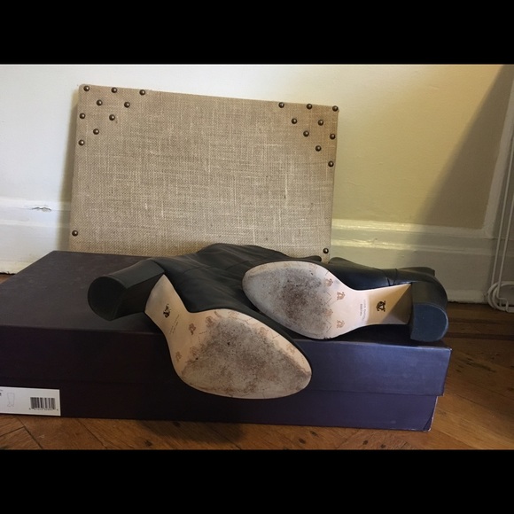 "Vince Camuto Signature" Black Dutch Calf boots - Picture 3 of 4